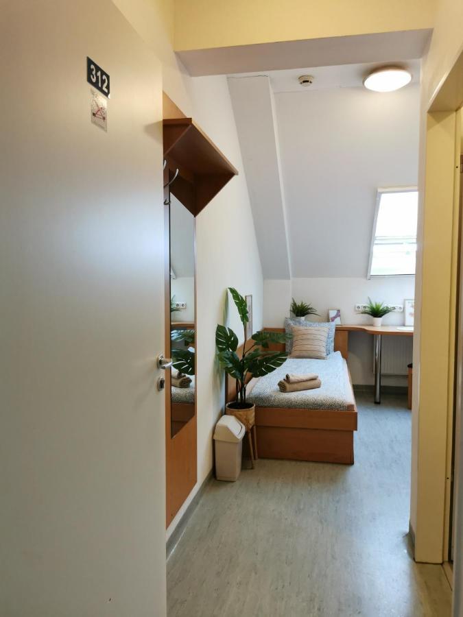 Hid Ifjusagi Szallo Albergue Dunaújváros Exterior foto