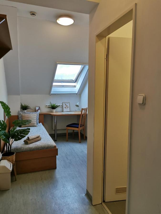 Hid Ifjusagi Szallo Albergue Dunaújváros Exterior foto